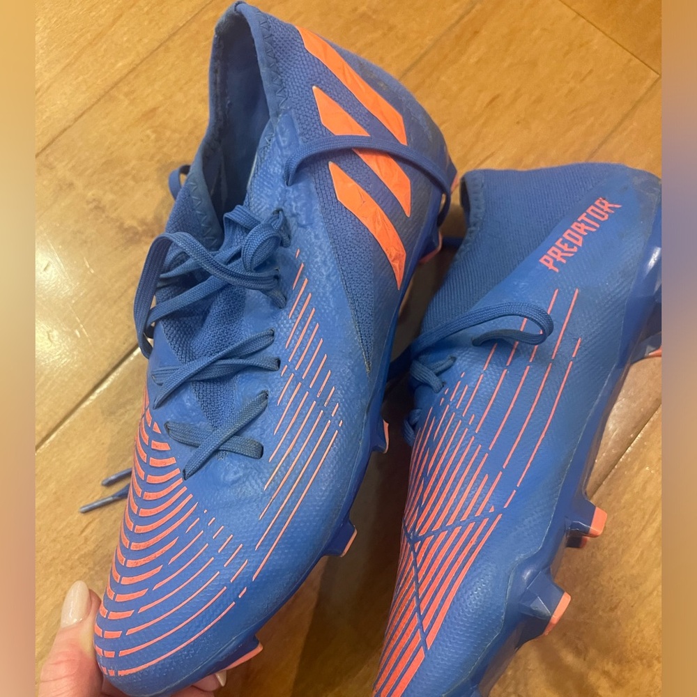 Boys adidas soccer shoes 7 youth